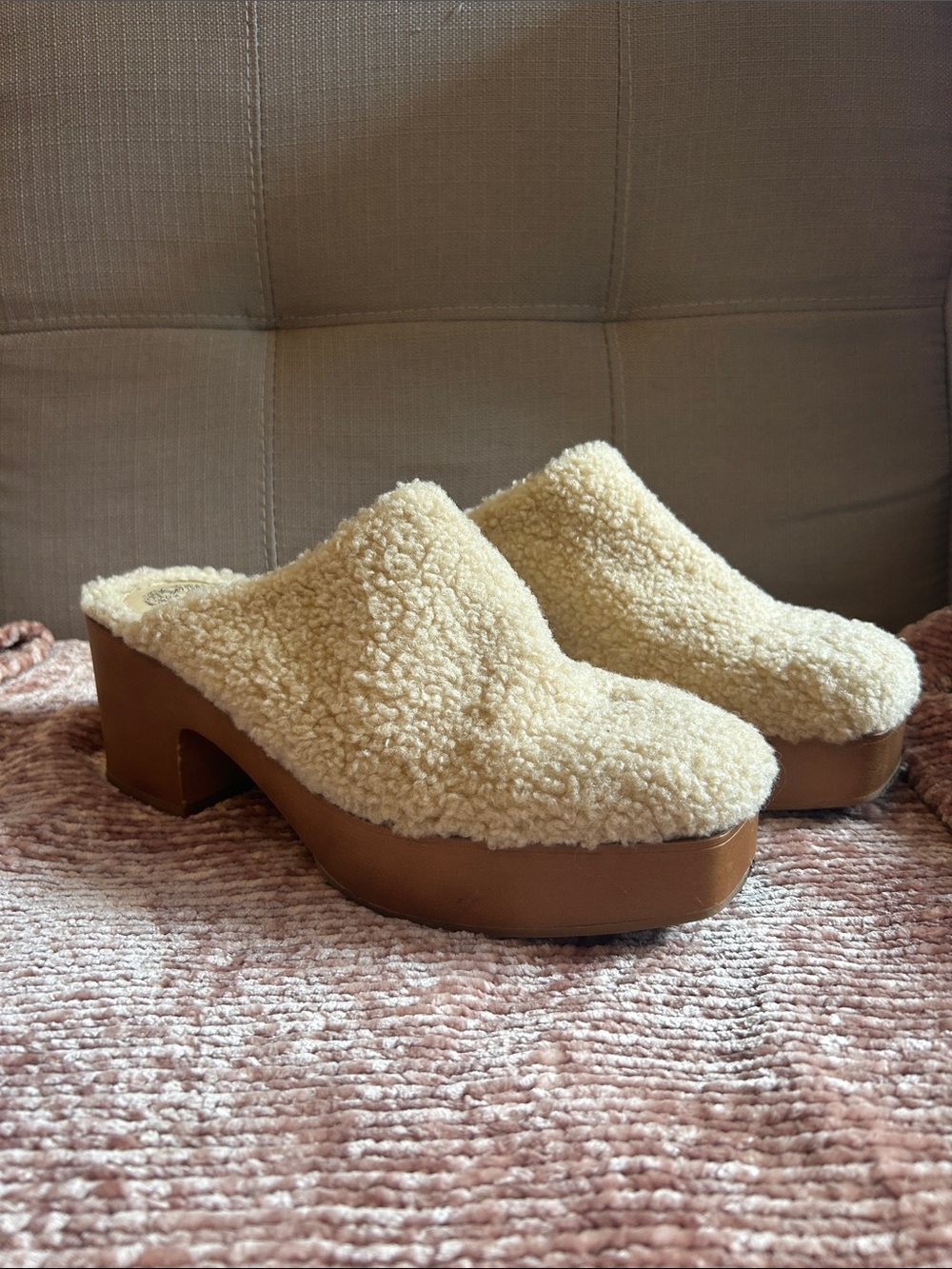Vince Camuto Faux Shearling Platform Mules in Cream Size 10
